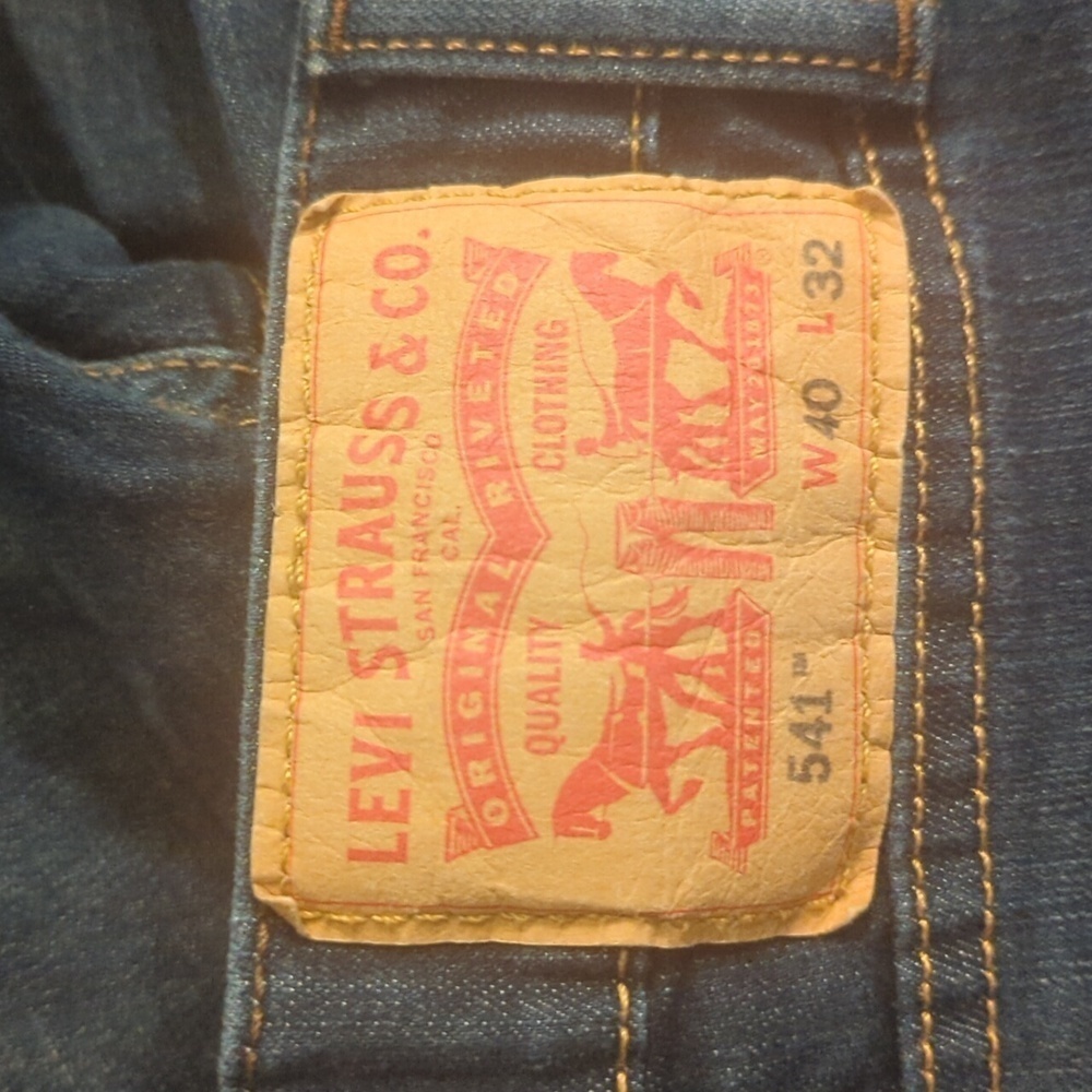 Levi' 541 Vintage Wash Dark Blue Relaxed Fit Casual Denim Jeans W40 L32 - Picture 2 of 9